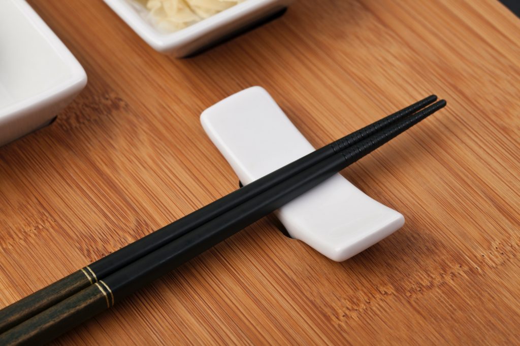 how to use chopsticks properly