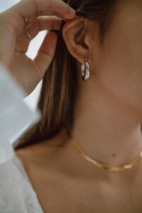 how to be a better listener - woman in white shirt wearing gold necklace